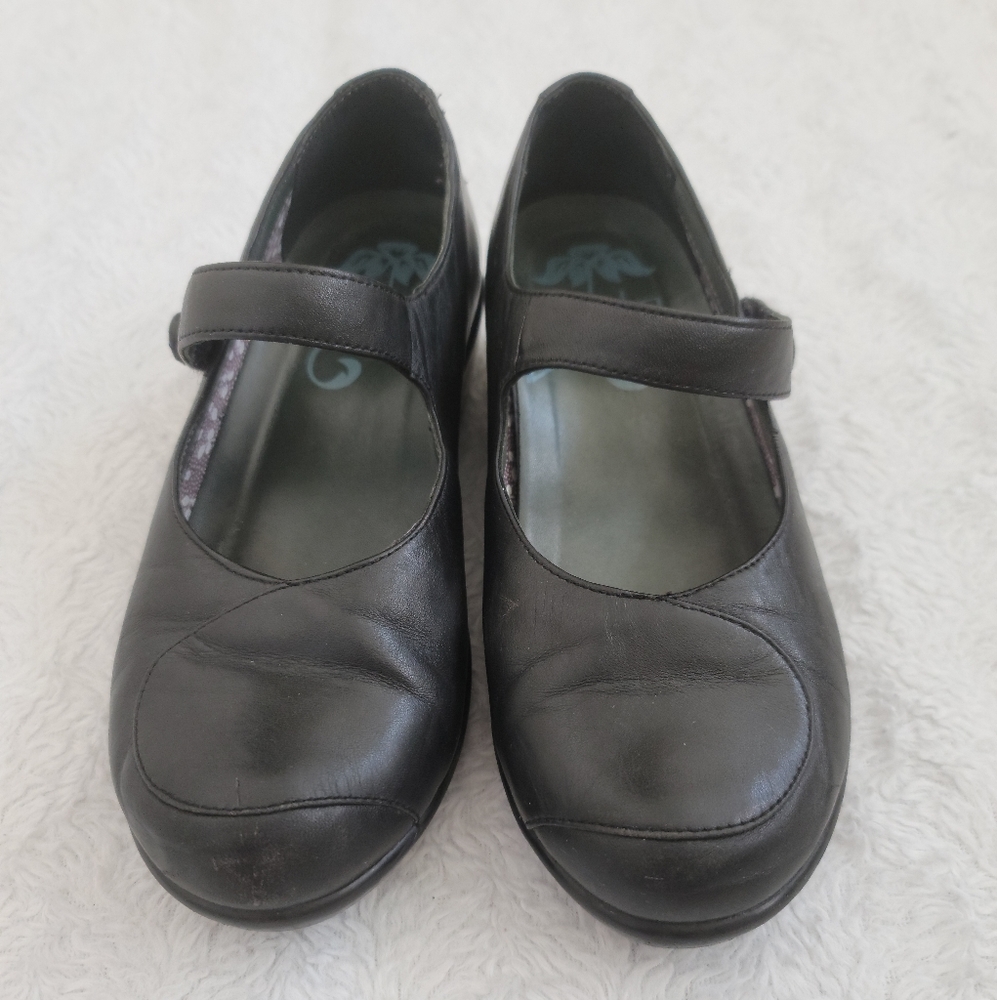 Dansko Women's shoes/ Black Milled size 38 / Used good condition